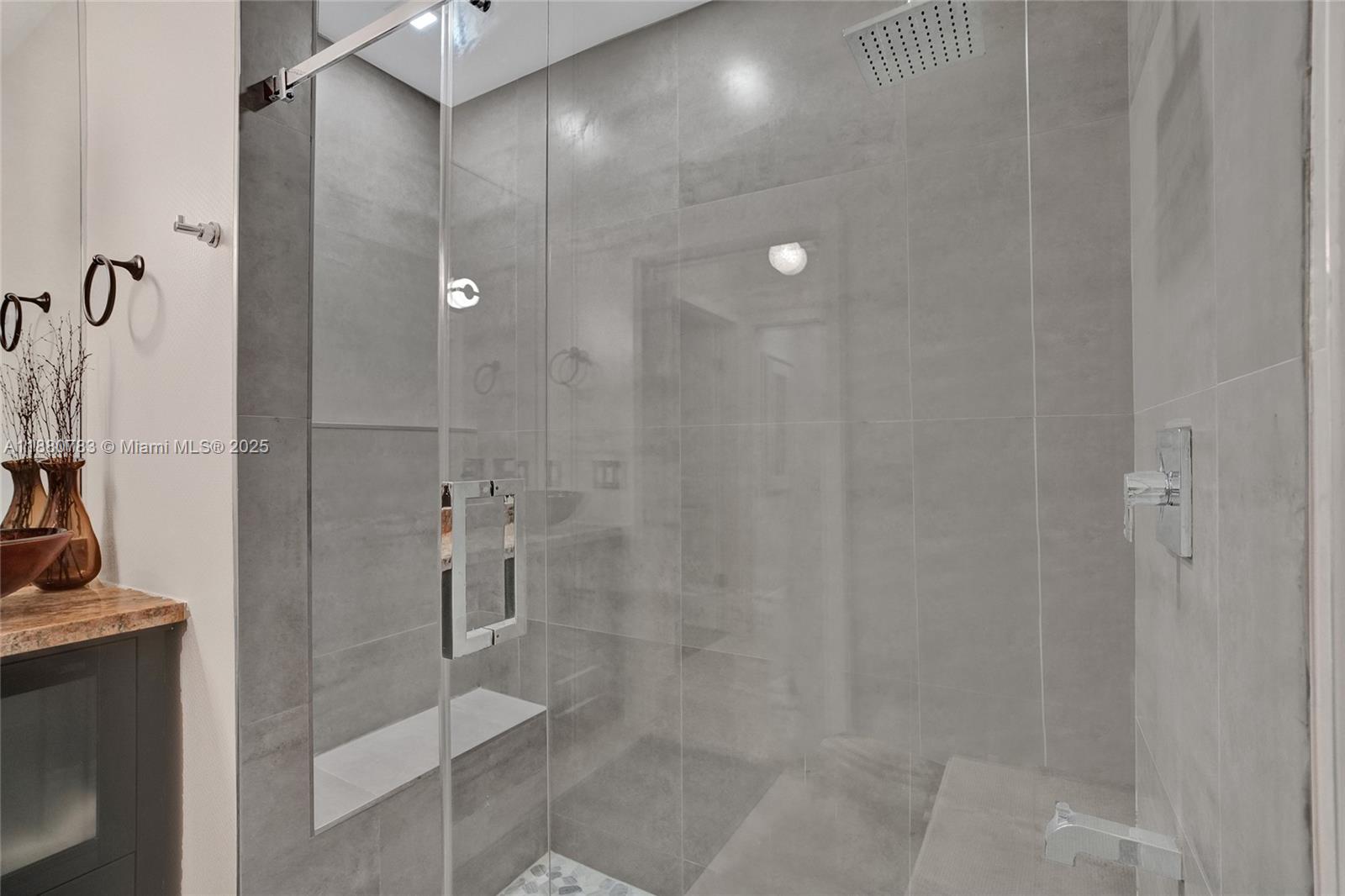 910 SW 23rd Rd Miami, FL 33129