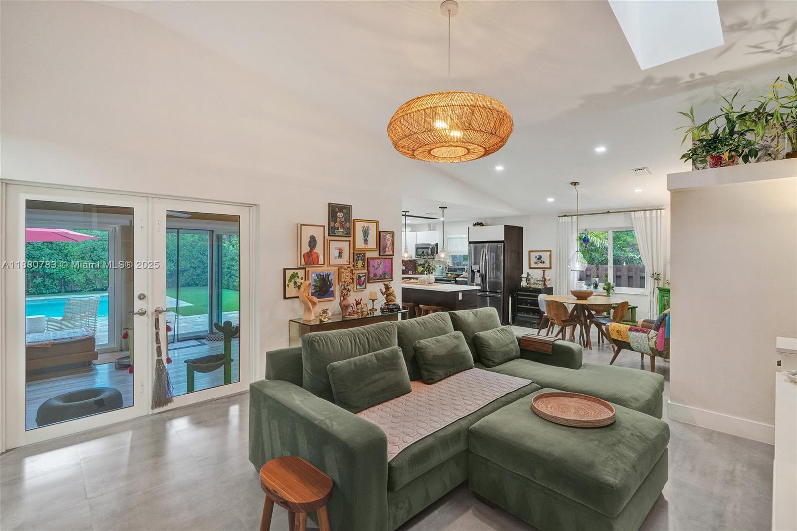 910 SW 23rd Rd Miami, FL 33129