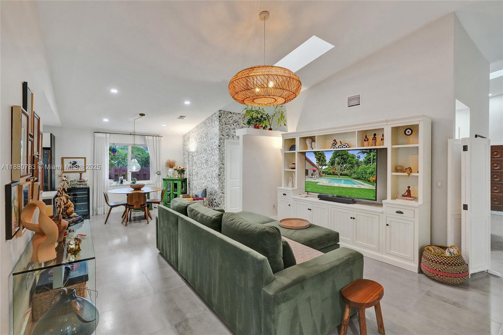 910 SW 23rd Rd Miami, FL 33129