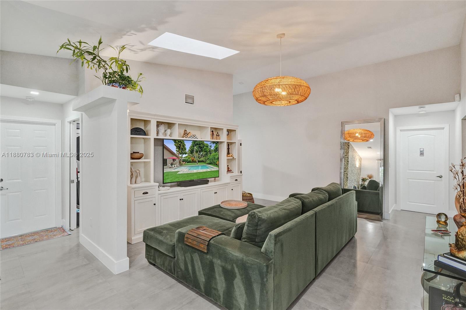 910 SW 23rd Rd Miami, FL 33129