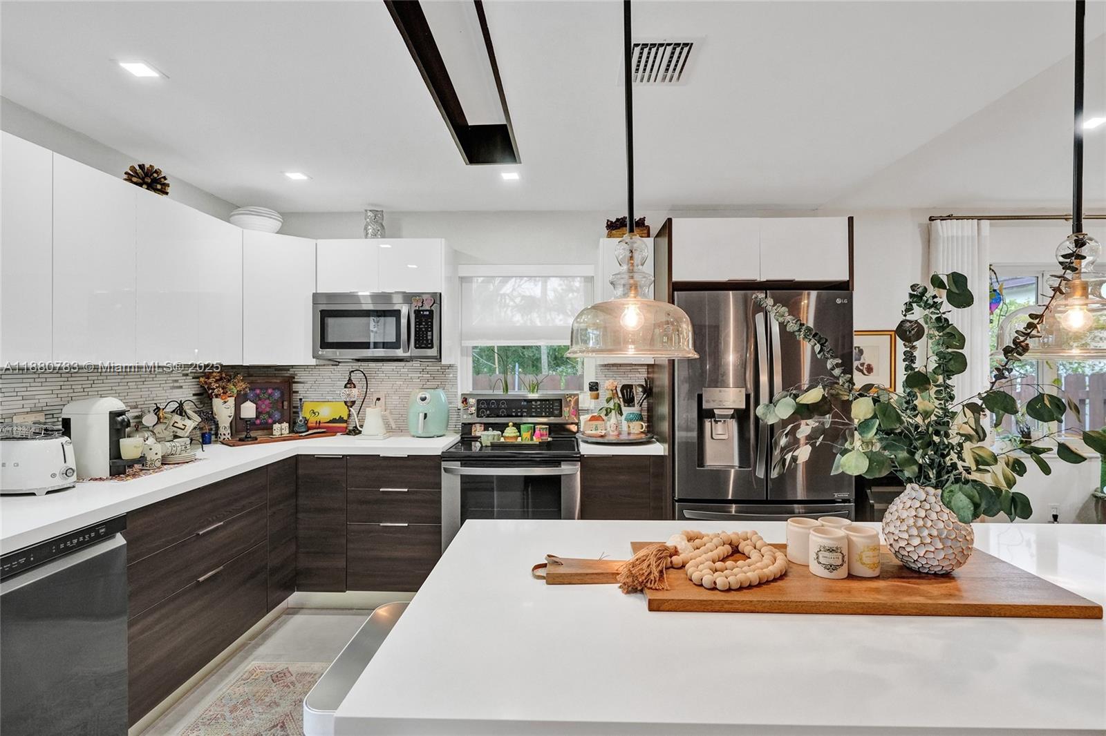 910 SW 23rd Rd Miami, FL 33129