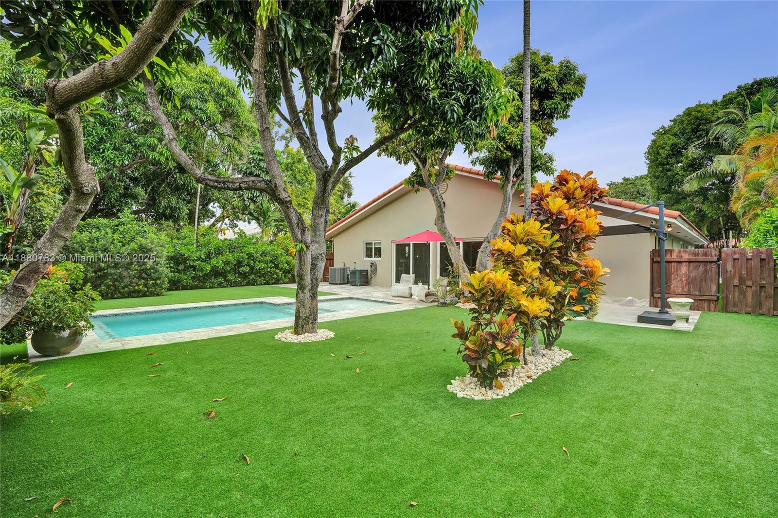 910 SW 23rd Rd Miami, FL 33129