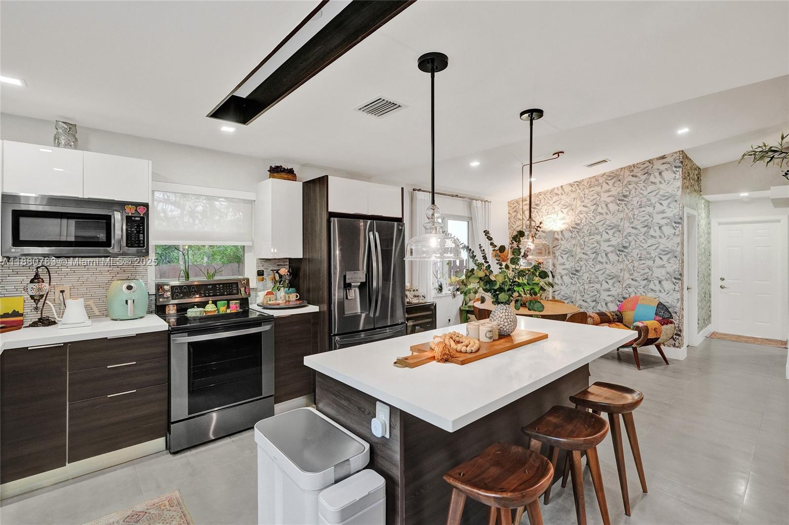 910 SW 23rd Rd Miami, FL 33129