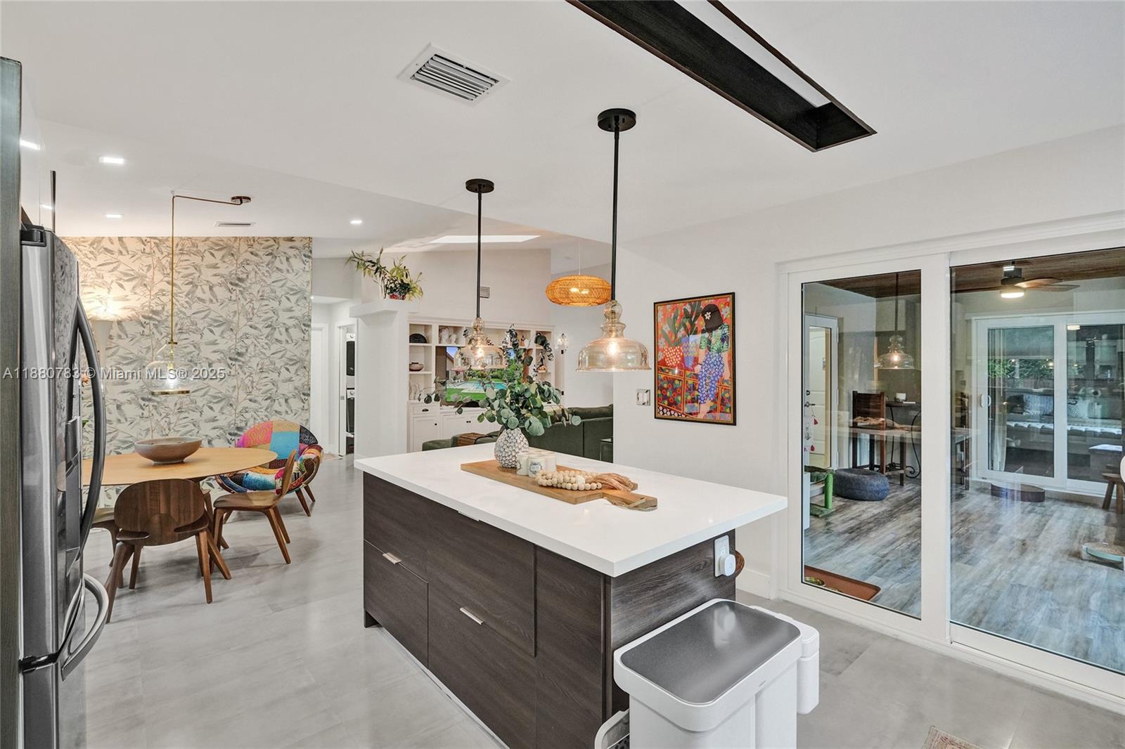 910 SW 23rd Rd Miami, FL 33129