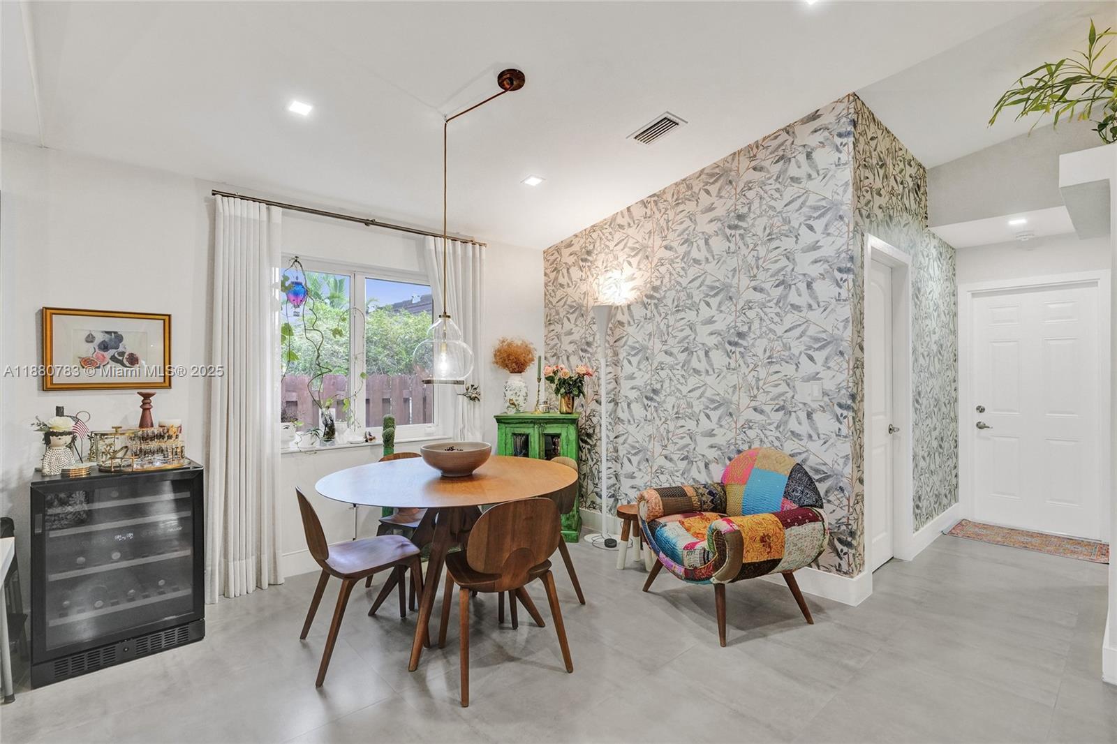 910 SW 23rd Rd Miami, FL 33129