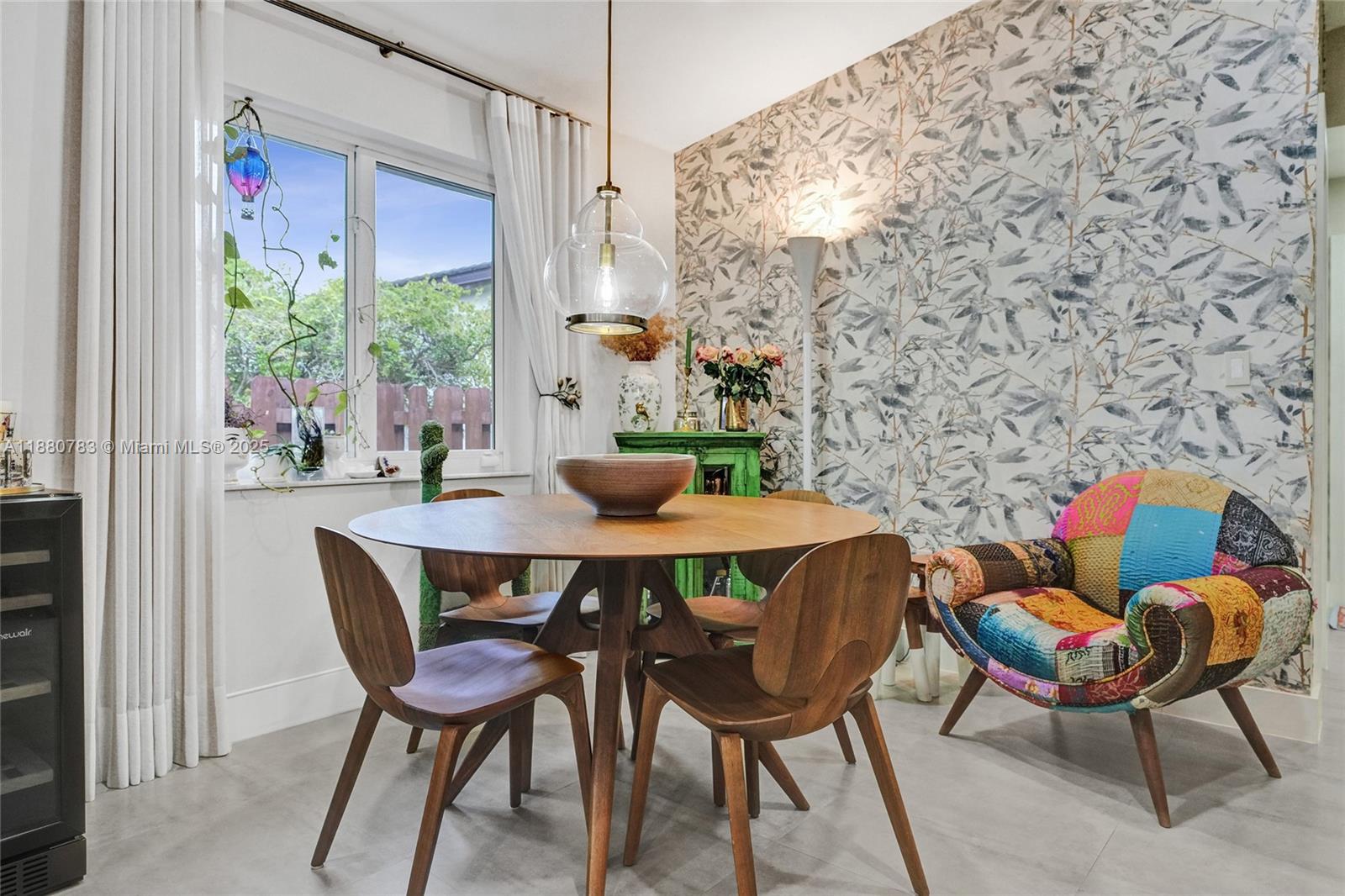 910 SW 23rd Rd Miami, FL 33129