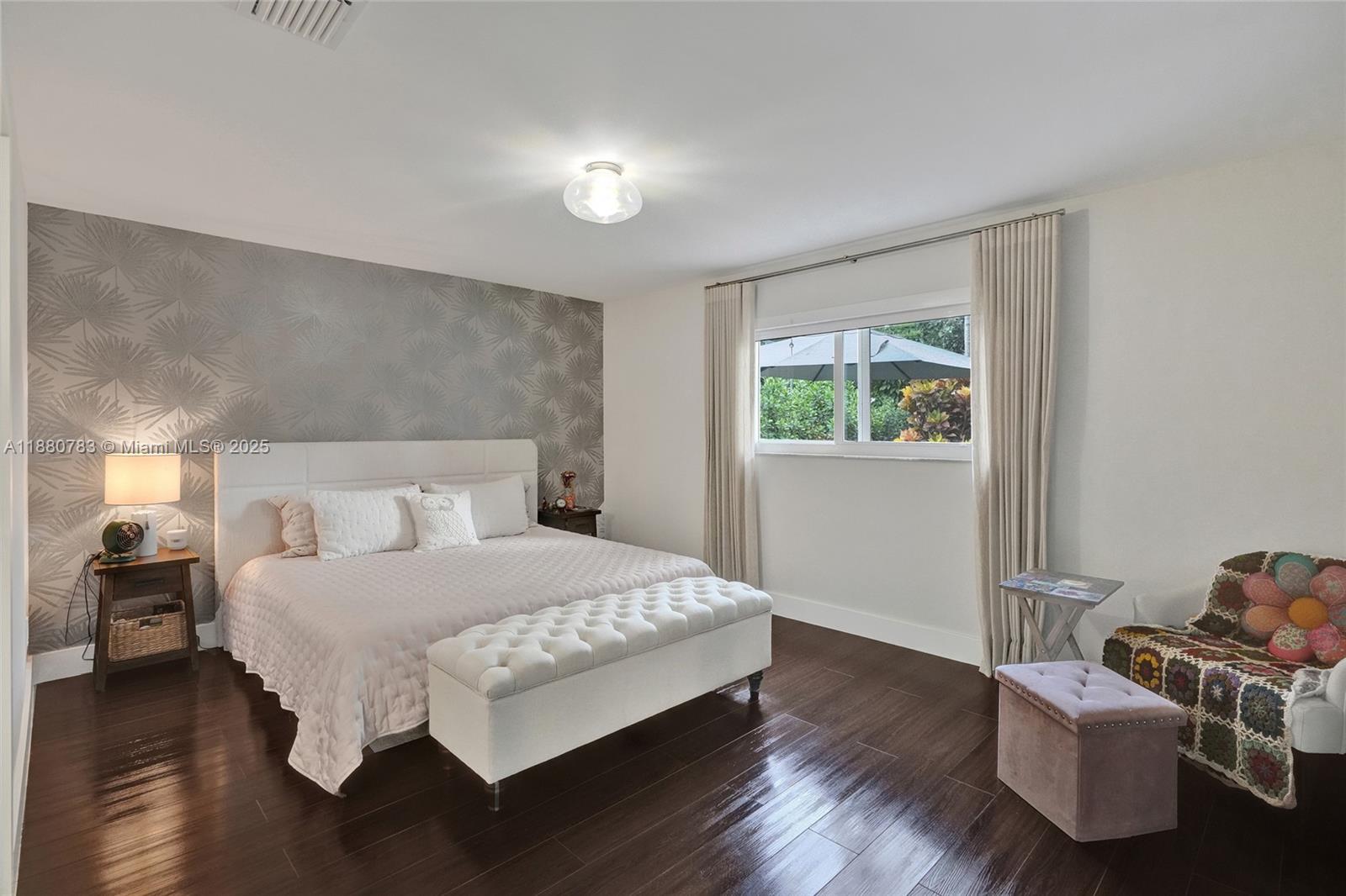 910 SW 23rd Rd Miami, FL 33129