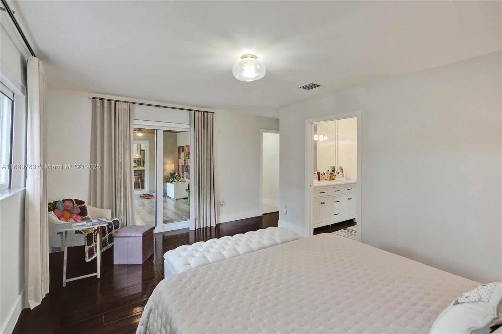 910 SW 23rd Rd Miami, FL 33129