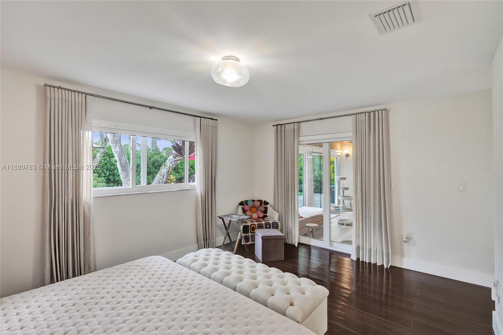 910 SW 23rd Rd Miami, FL 33129