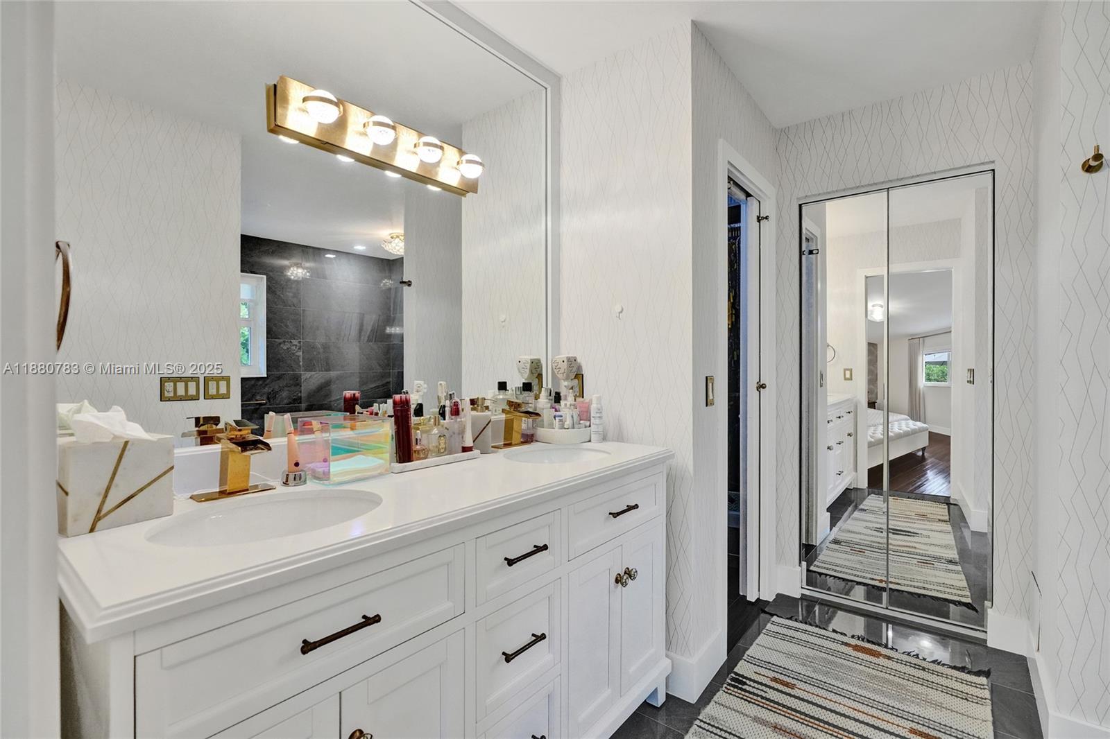 910 SW 23rd Rd Miami, FL 33129