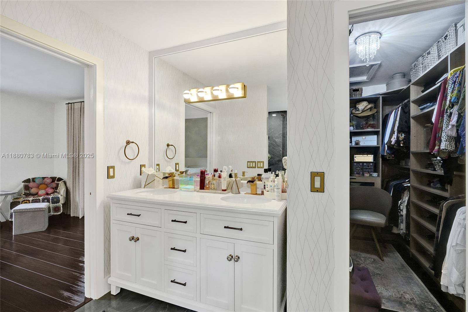 910 SW 23rd Rd Miami, FL 33129