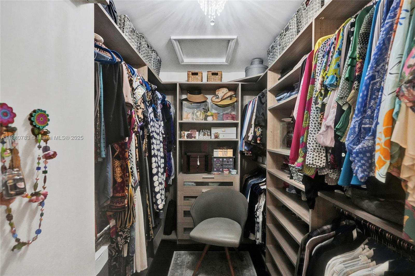 910 SW 23rd Rd Miami, FL 33129