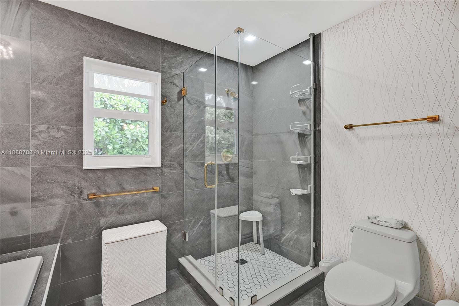 910 SW 23rd Rd Miami, FL 33129