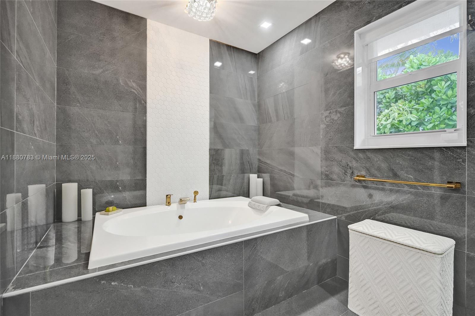 910 SW 23rd Rd Miami, FL 33129