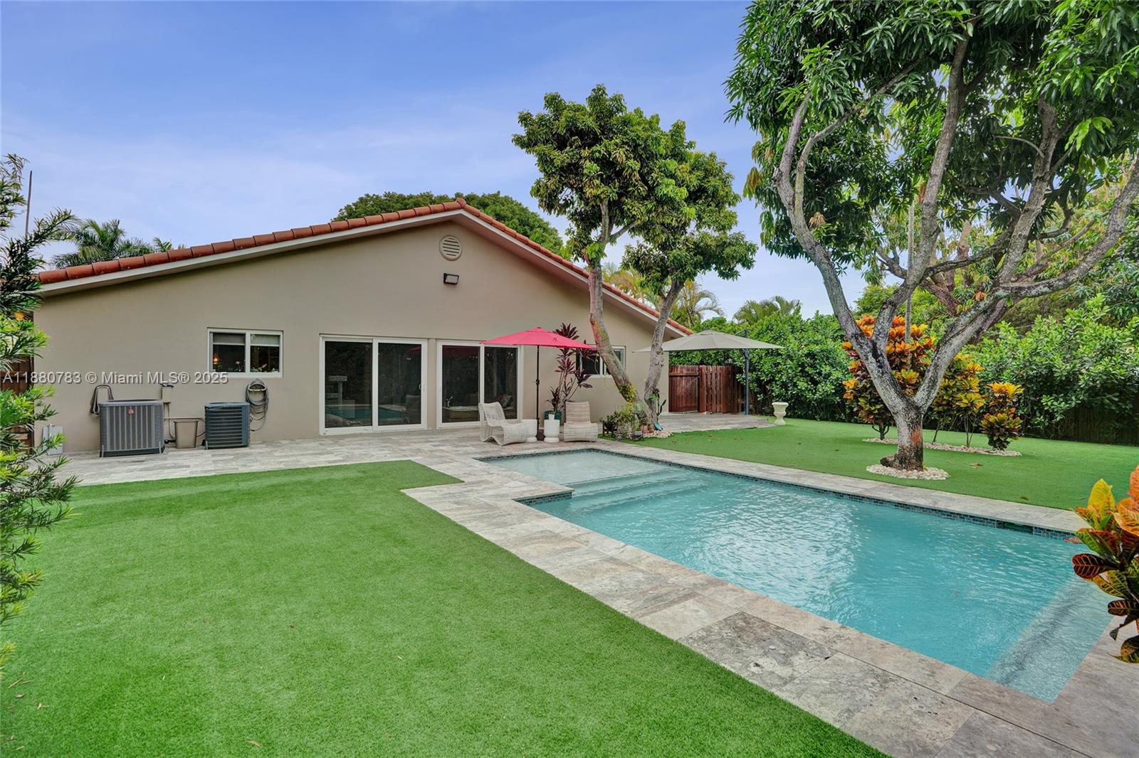 910 SW 23rd Rd Miami, FL 33129