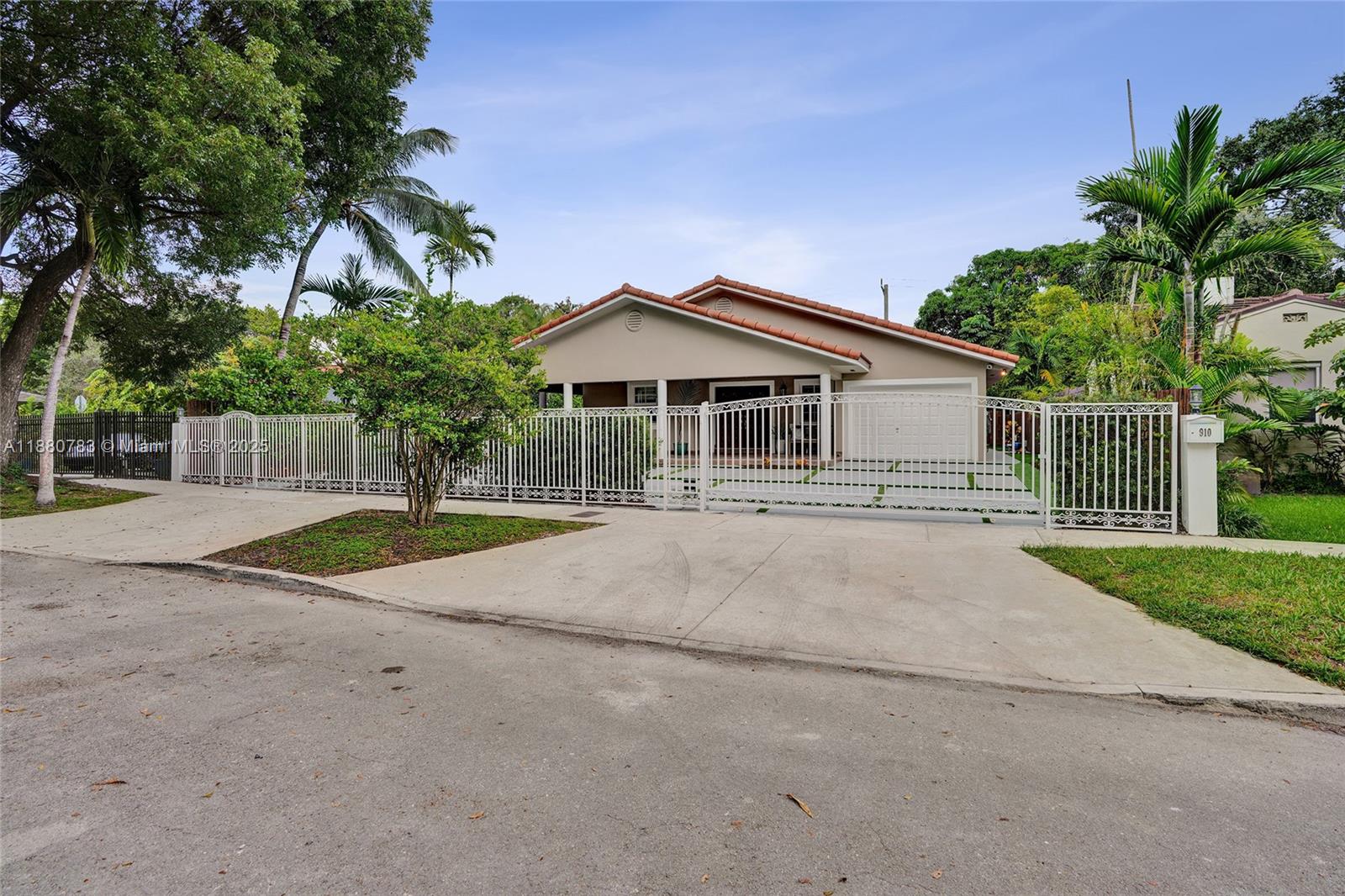 910 SW 23rd Rd Miami, FL 33129