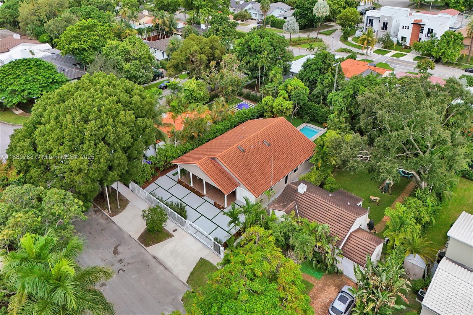 910 SW 23rd Rd Miami, FL 33129