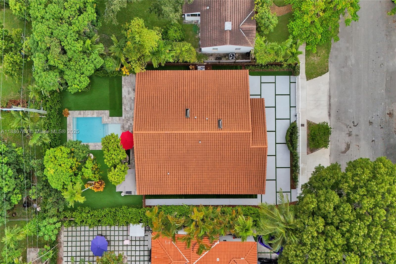 910 SW 23rd Rd Miami, FL 33129