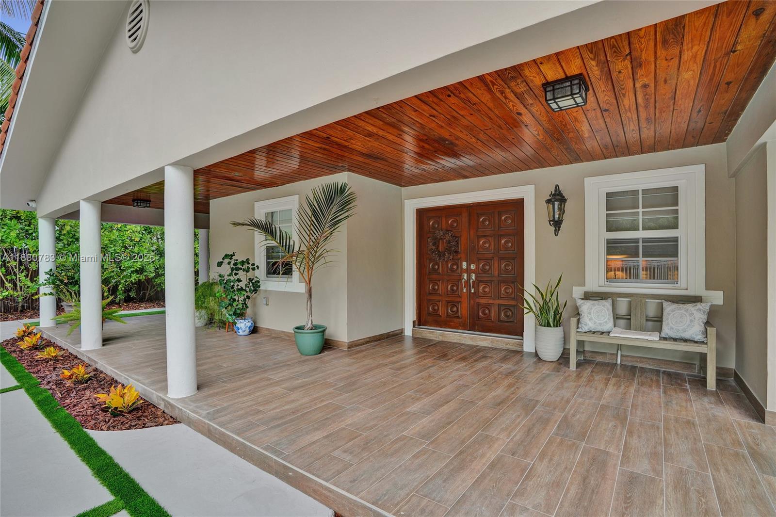 910 SW 23rd Rd Miami, FL 33129