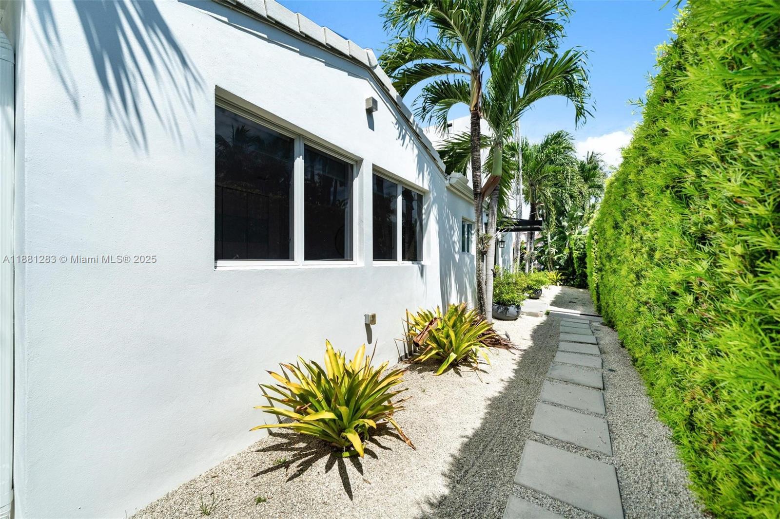 520 E Dilido Dr Miami Beach, FL 33139