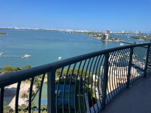 1750 N Bayshore Dr #2201