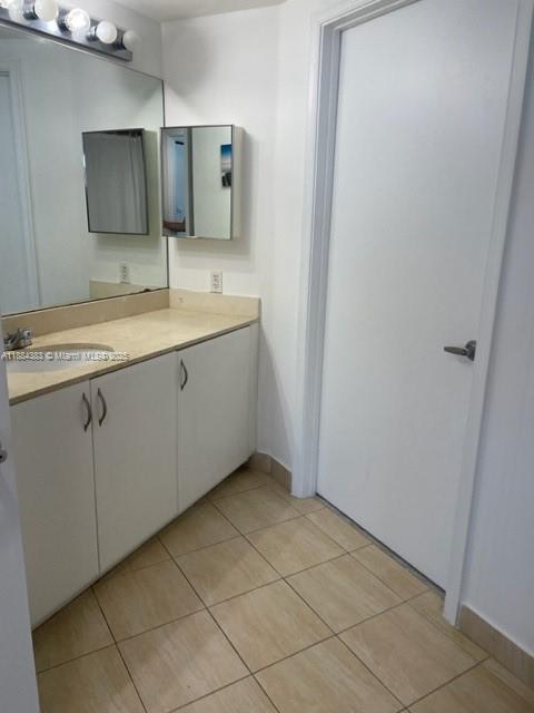 image Opera Tower Condo14