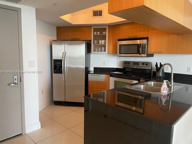 image Opera Tower Condo1