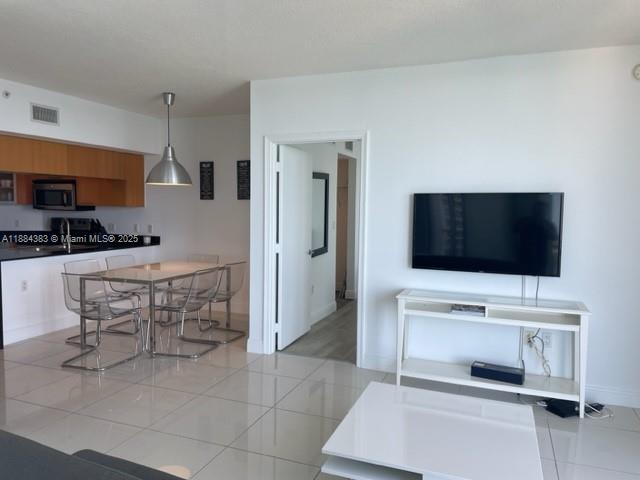 image Opera Tower Condo4