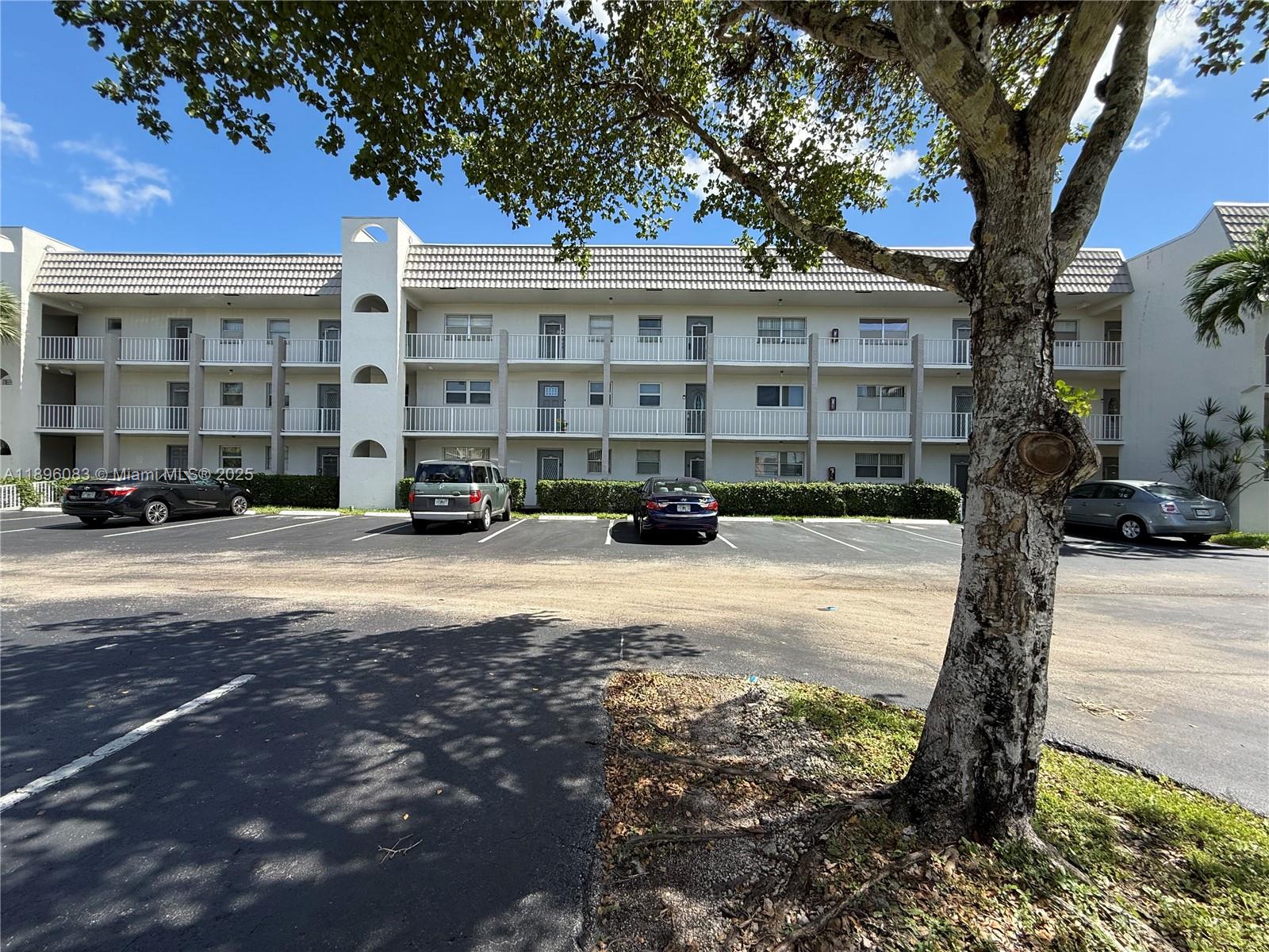 8450 Sunrise Lks Blvd #111