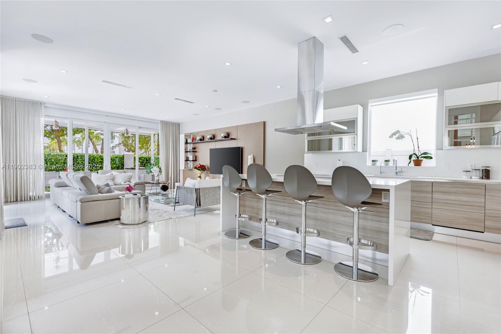 10580 NW 67th Ter Doral, FL 33178