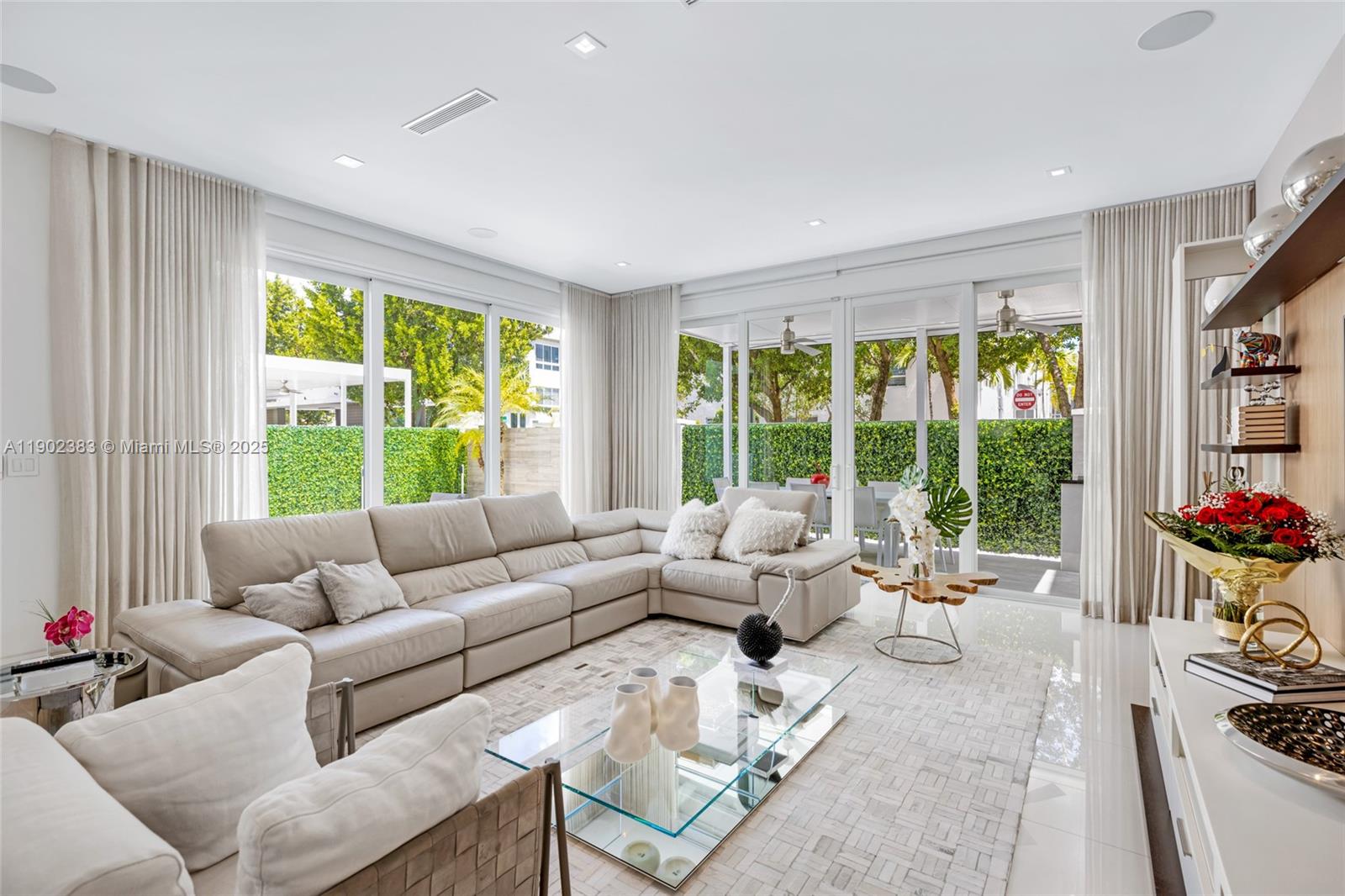 10580 NW 67th Ter Doral, FL 33178