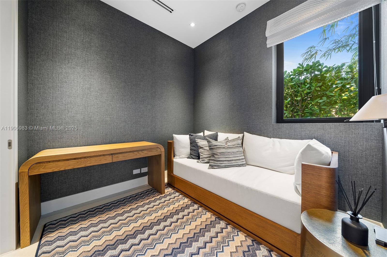 Undisclosed Address Miami Beach, FL 33140