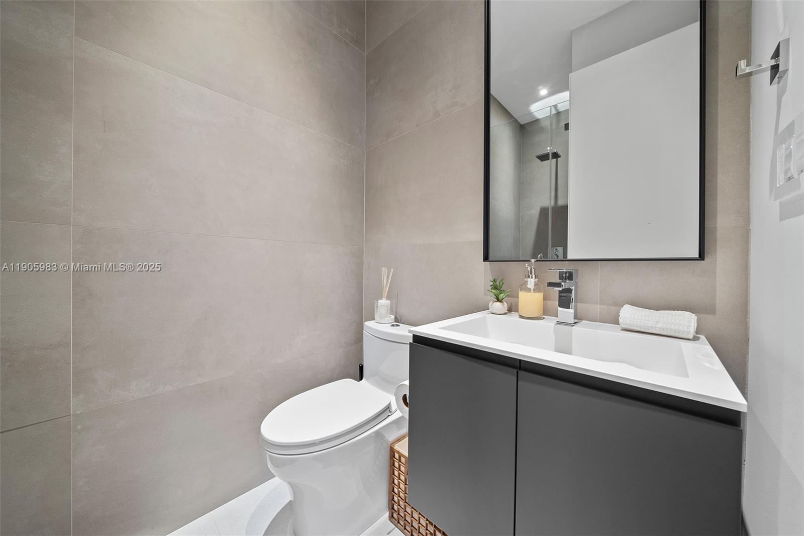 Undisclosed Address Miami Beach, FL 33140