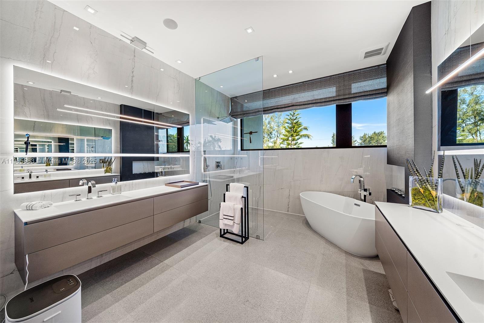 Undisclosed Address Miami Beach, FL 33140