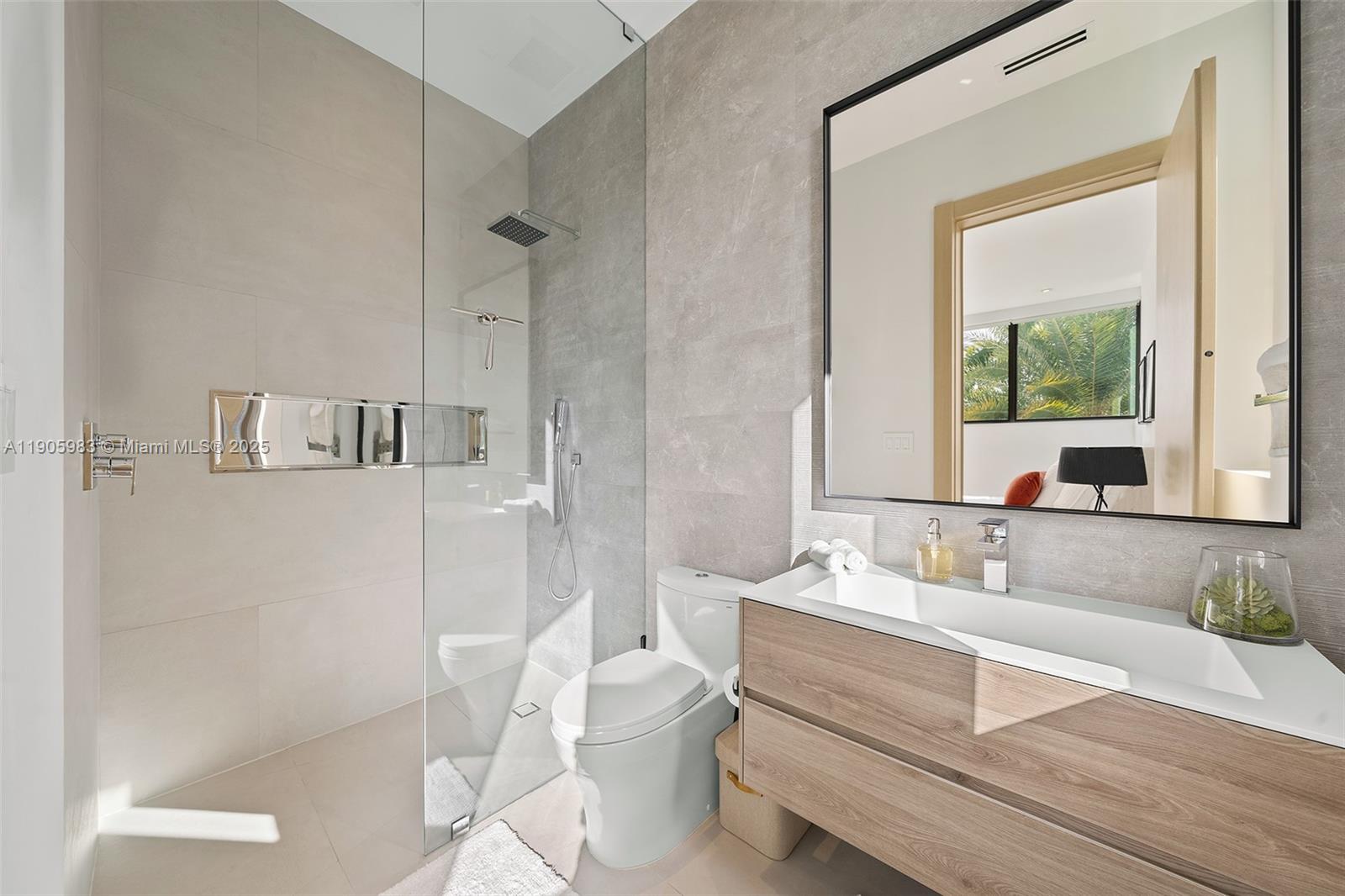 Undisclosed Address Miami Beach, FL 33140