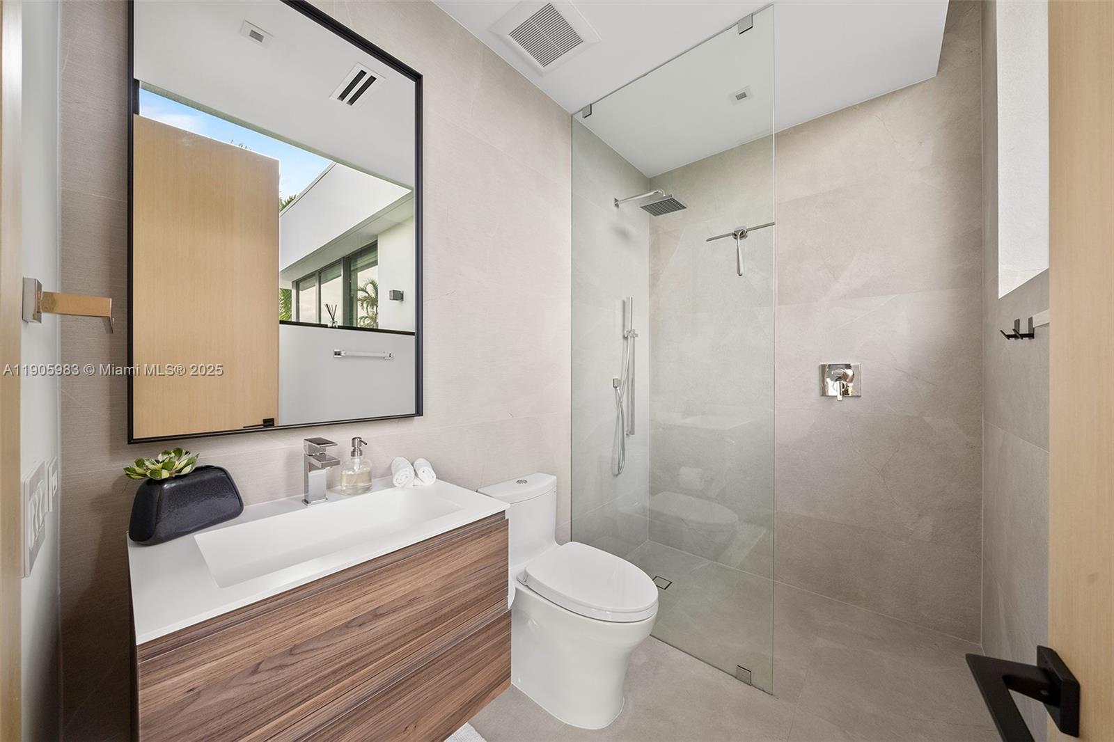 Undisclosed Address Miami Beach, FL 33140