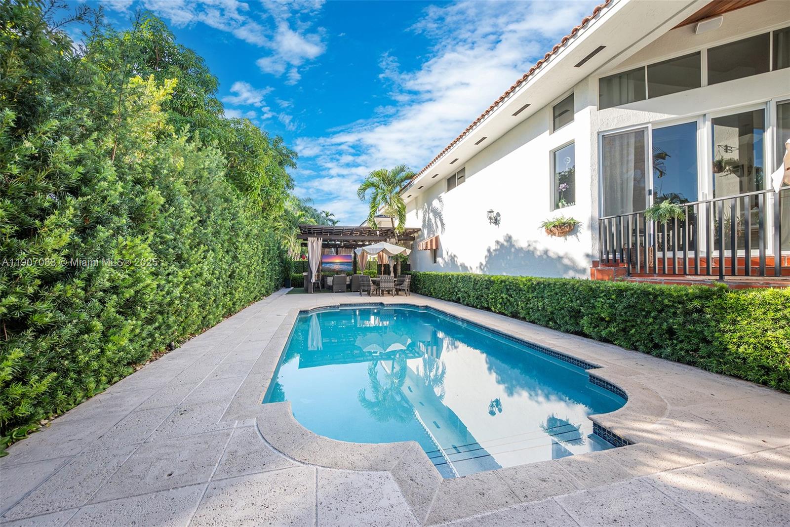 8025 SW 91st Ave Miami, FL 33173