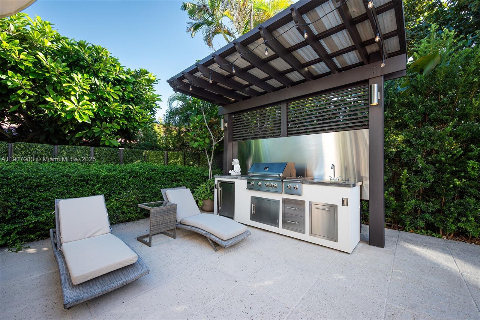 8025 SW 91st Ave Miami, FL 33173