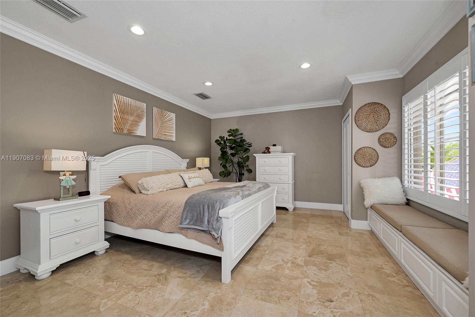 8025 SW 91st Ave Miami, FL 33173