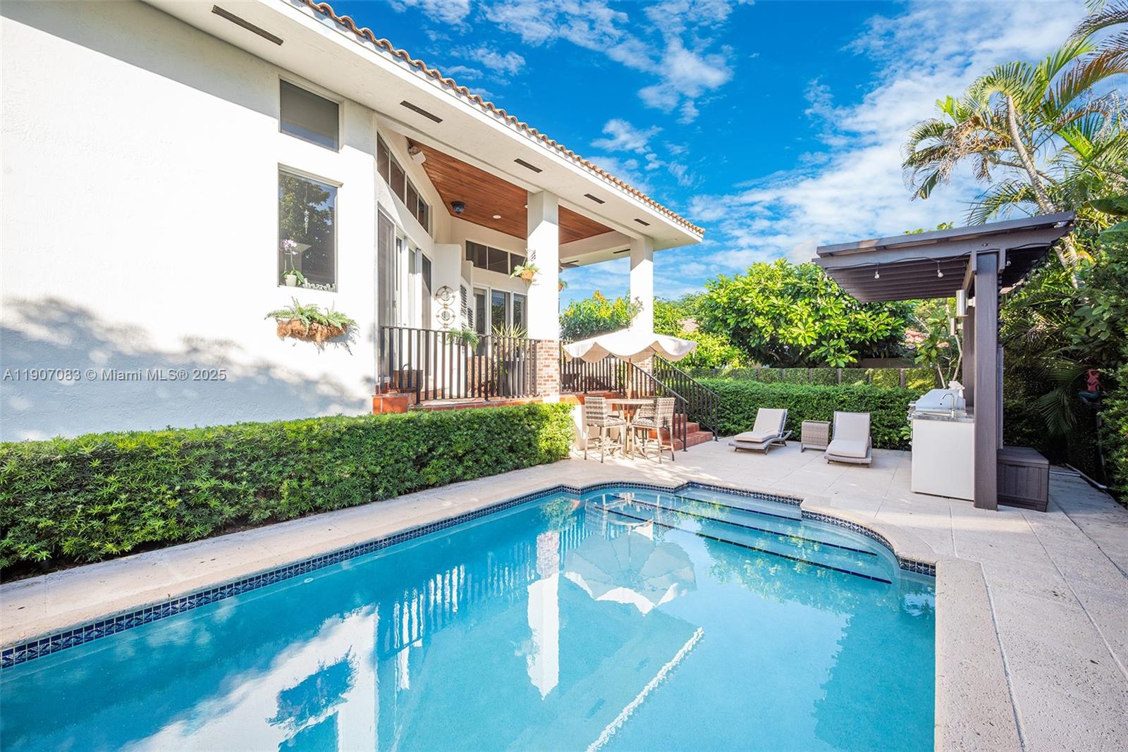 8025 SW 91st Ave Miami, FL 33173