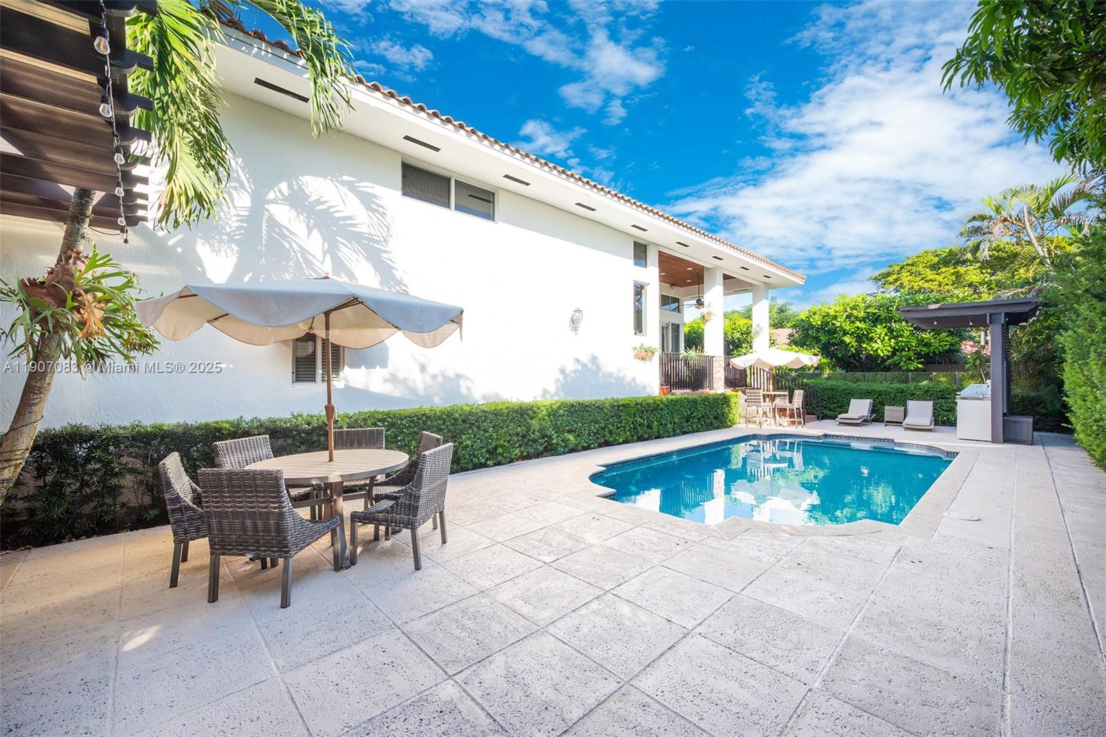 8025 SW 91st Ave Miami, FL 33173