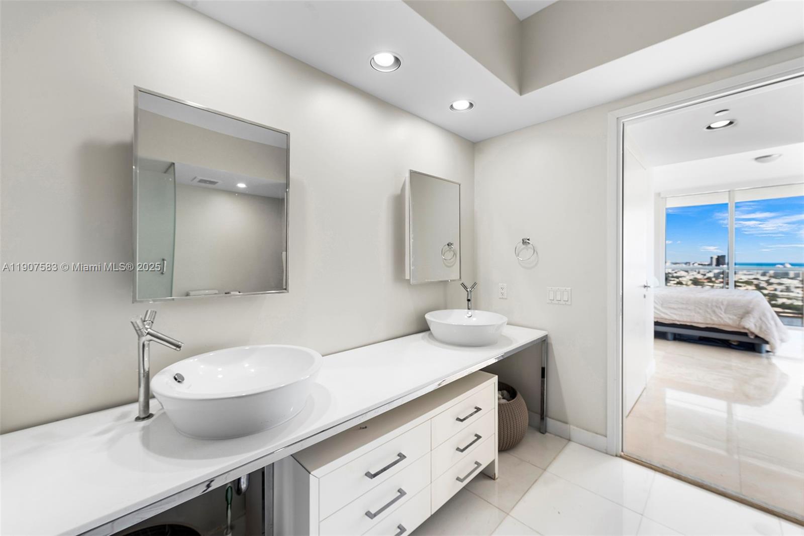 450 Alton Rd #3010 Miami Beach, FL 33139