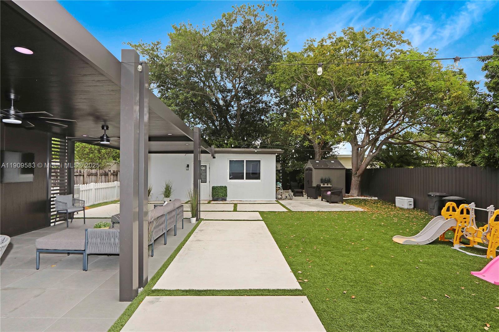 6521 SW 31st St Miami, FL 33155