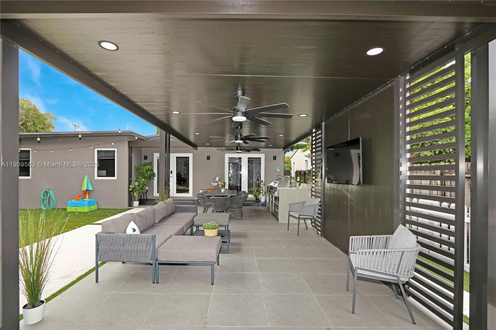 6521 SW 31st St Miami, FL 33155