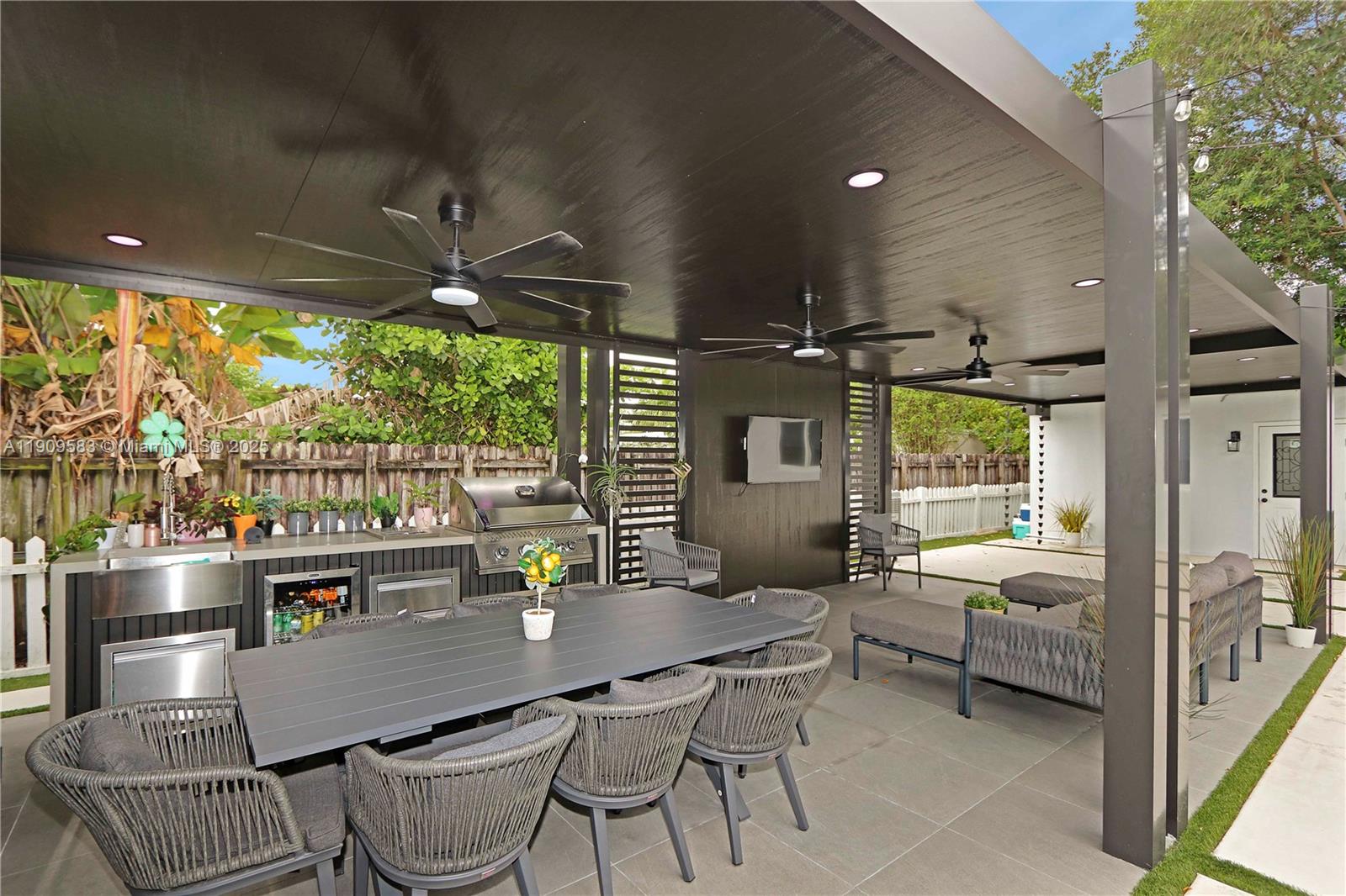 6521 SW 31st St Miami, FL 33155