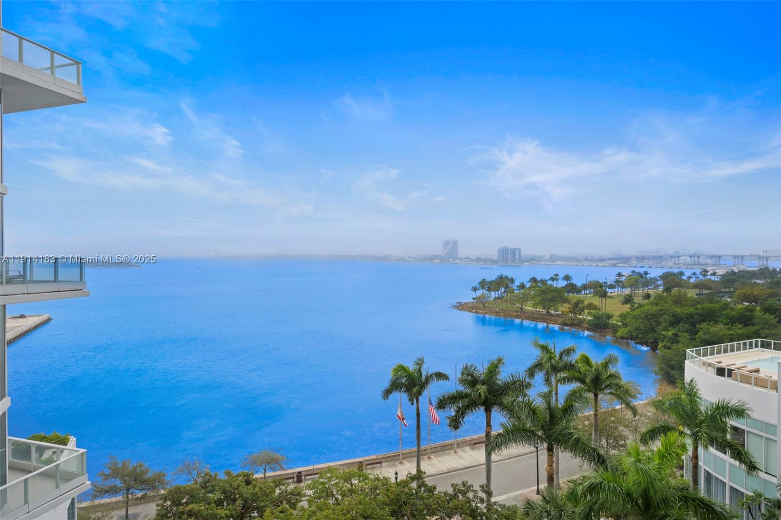 image Paramount Bay11