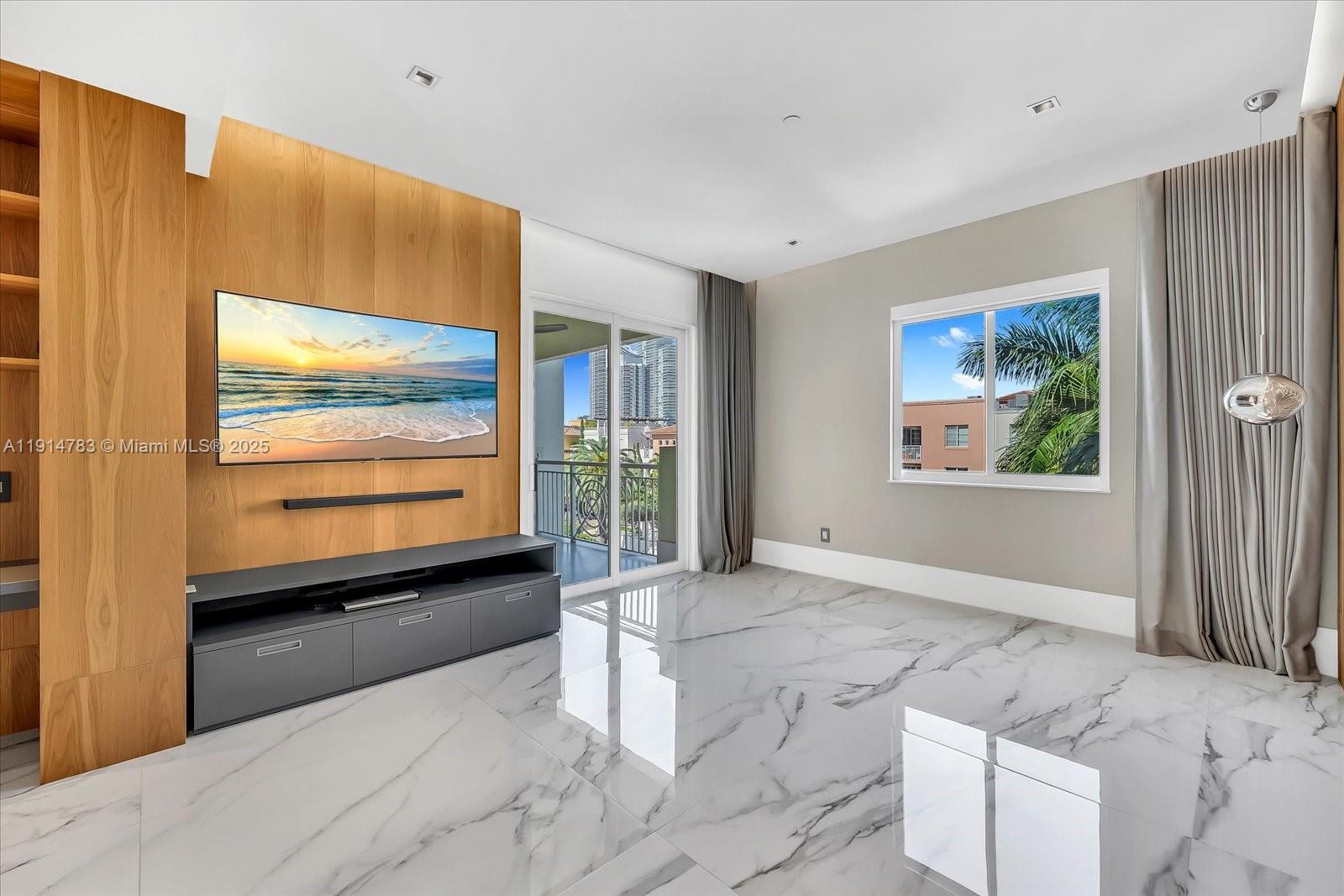 125 Jefferson Ave #143 Miami Beach, FL 33139