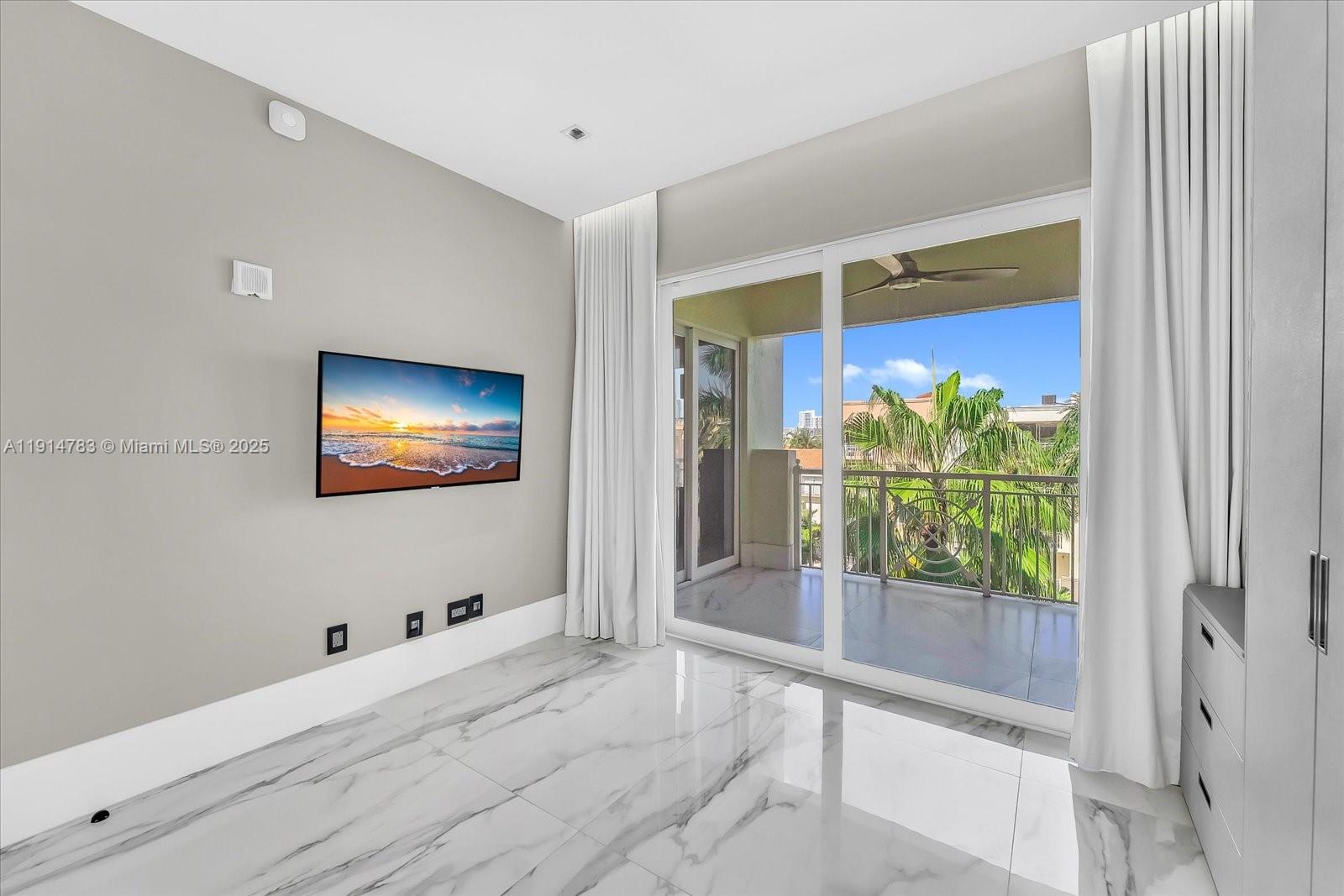125 Jefferson Ave #143 Miami Beach, FL 33139