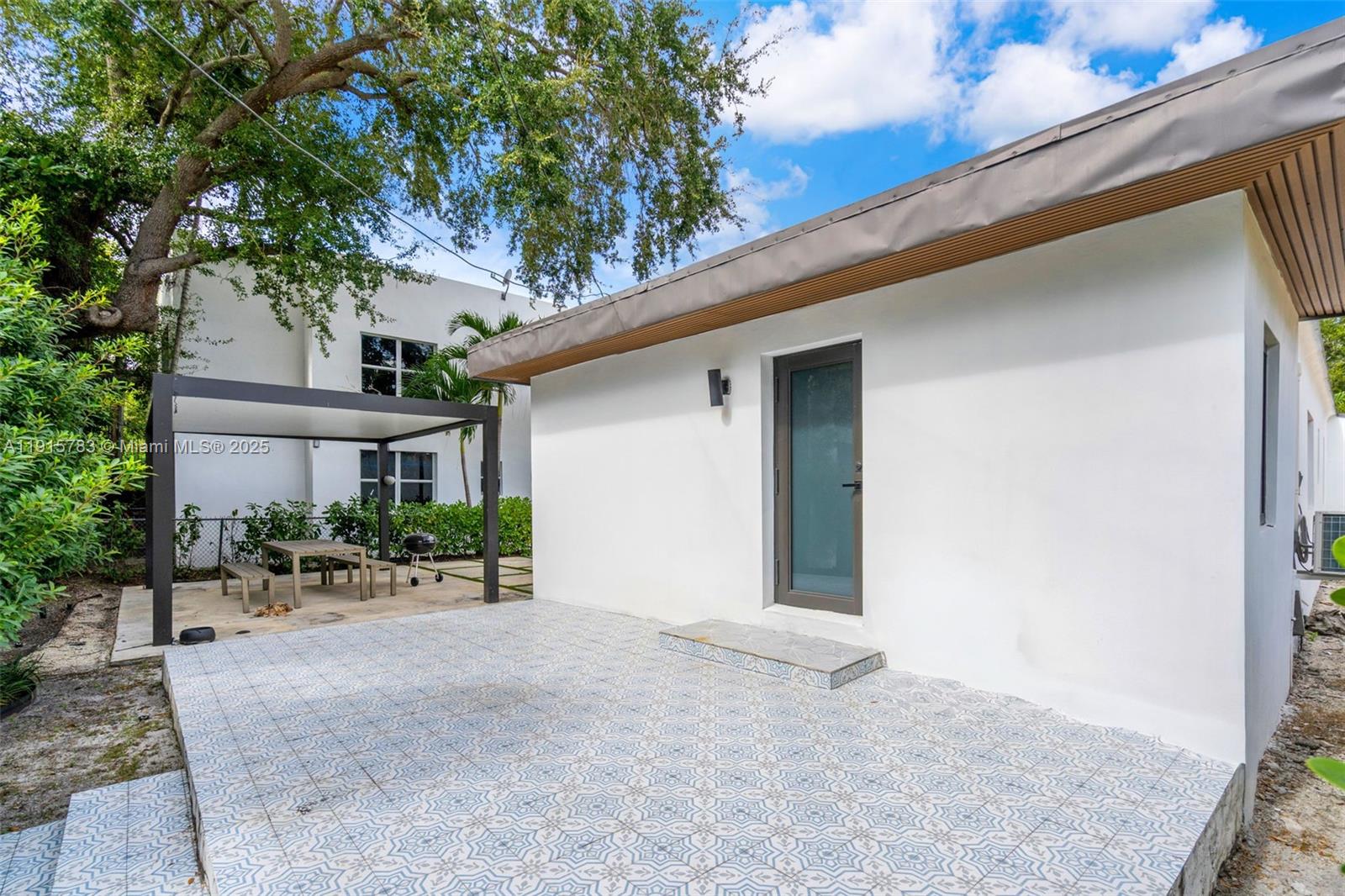 70 NE 50th St Miami, FL 33137