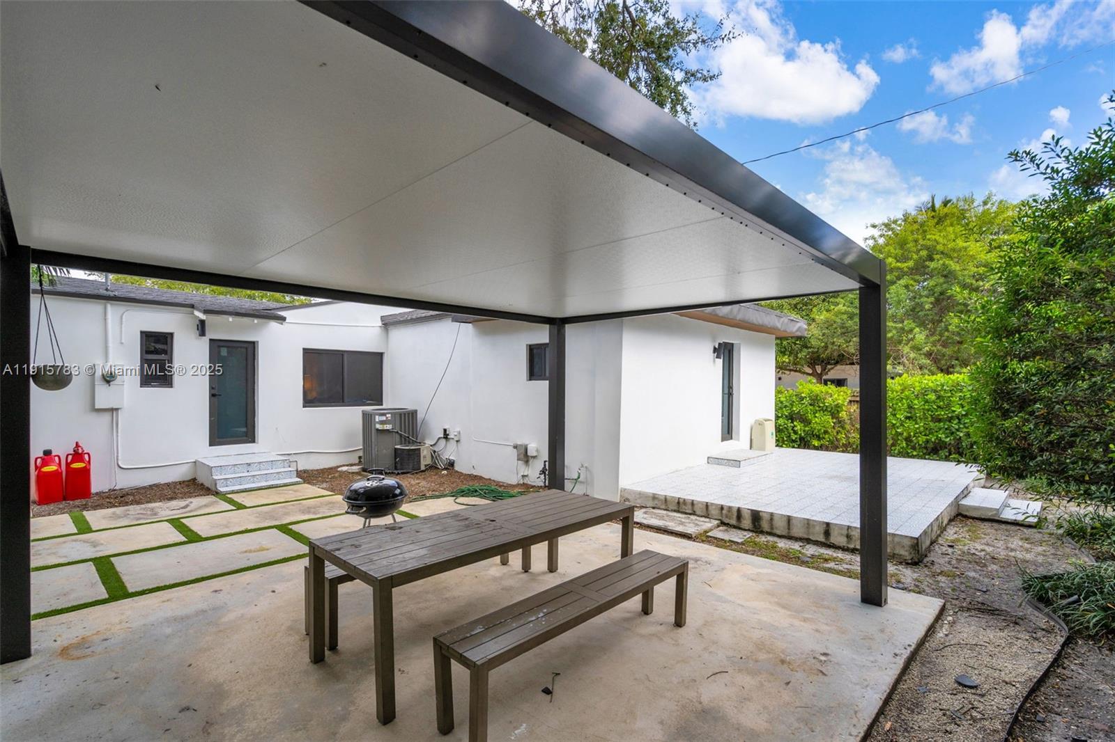 70 NE 50th St Miami, FL 33137